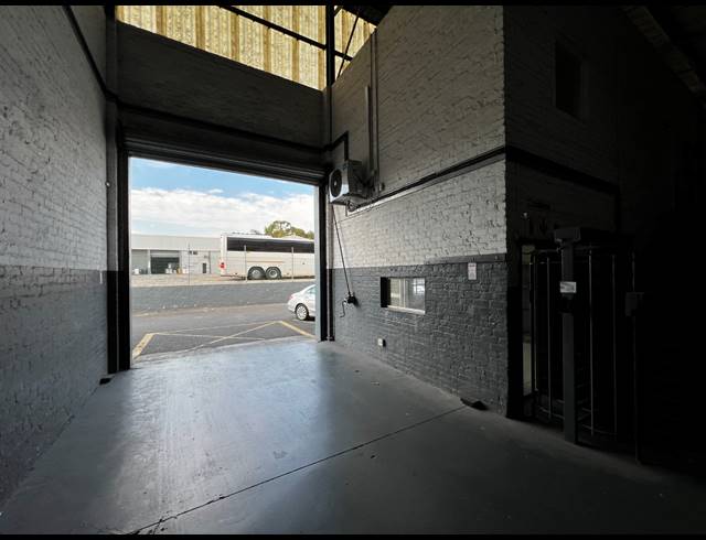 2,512M² WAREHOUSE TO LET IN BEACONVALE